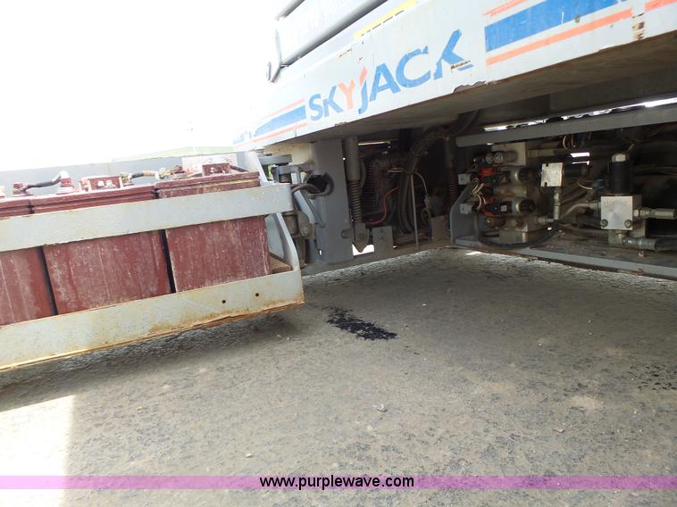 image for item L6051 2008 Skyjack 3219 scissor lift