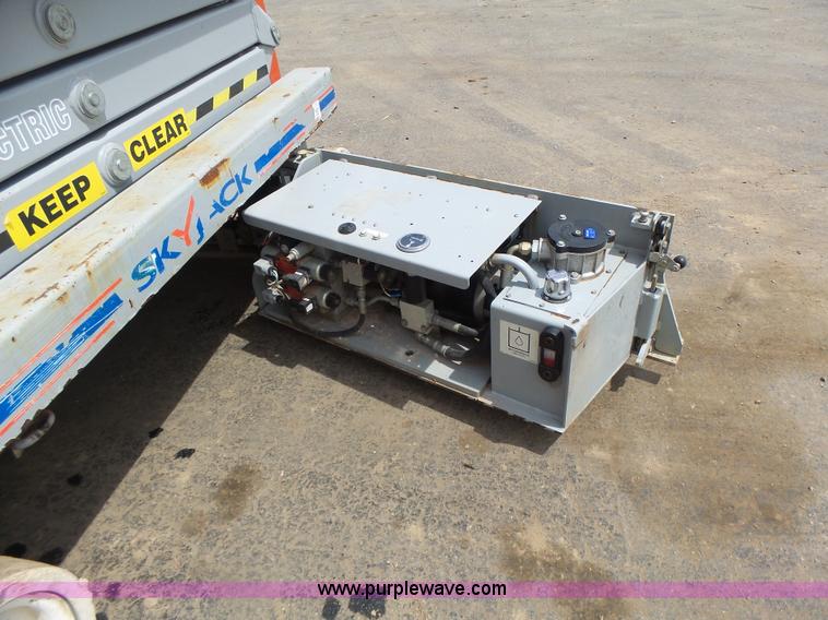 image for item L6051 2008 Skyjack 3219 scissor lift