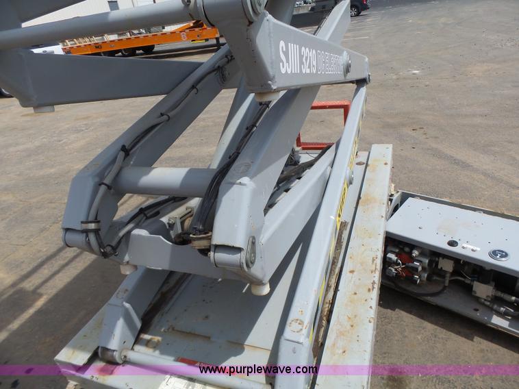 image for item L6051 2008 Skyjack 3219 scissor lift