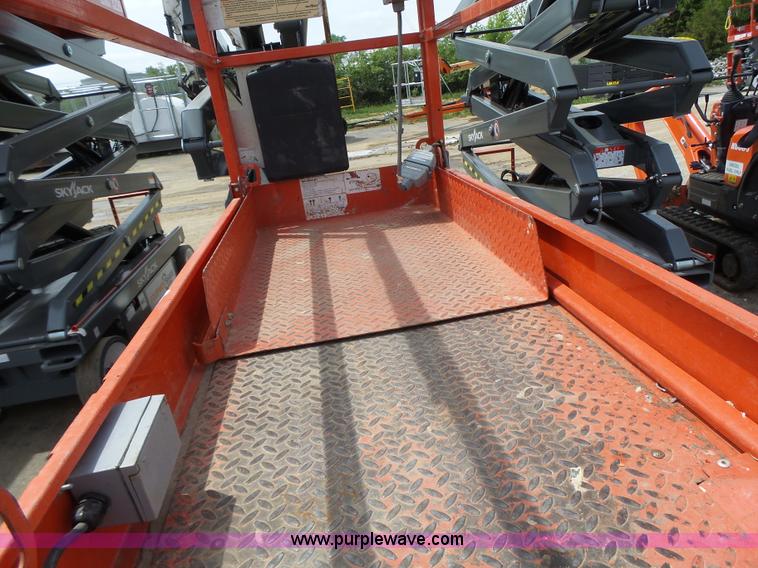 image for item L6051 2008 Skyjack 3219 scissor lift