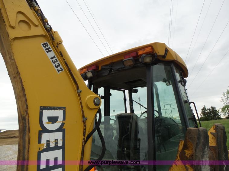 image for item L6054 2004 John Deere 310 SG backhoe