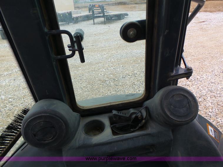 image for item L6054 2004 John Deere 310 SG backhoe