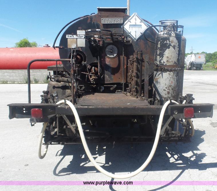 image for item L6332 1994 Freightliner FL70 oil distributor truck