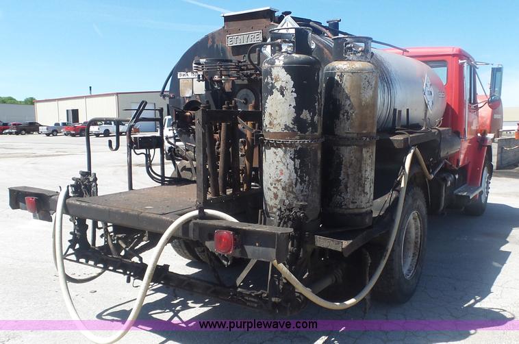 image for item L6332 1994 Freightliner FL70 oil distributor truck