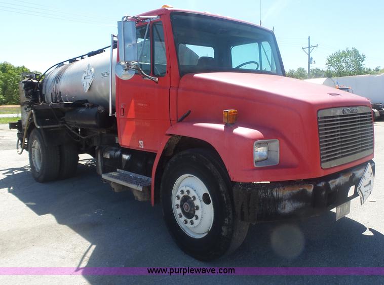 image for item L6332 1994 Freightliner FL70 oil distributor truck