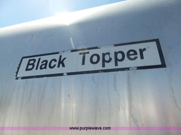 image for item L6332 1994 Freightliner FL70 oil distributor truck