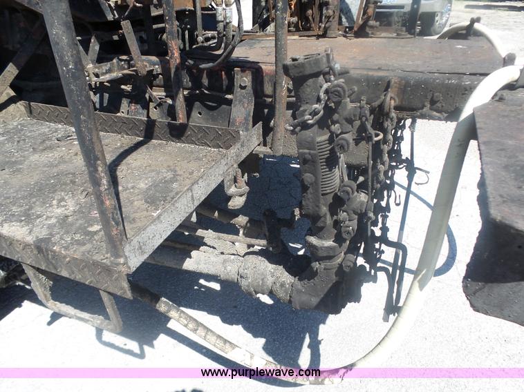 image for item L6332 1994 Freightliner FL70 oil distributor truck