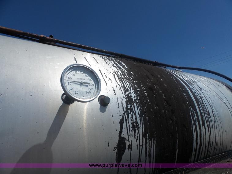 image for item L6332 1994 Freightliner FL70 oil distributor truck