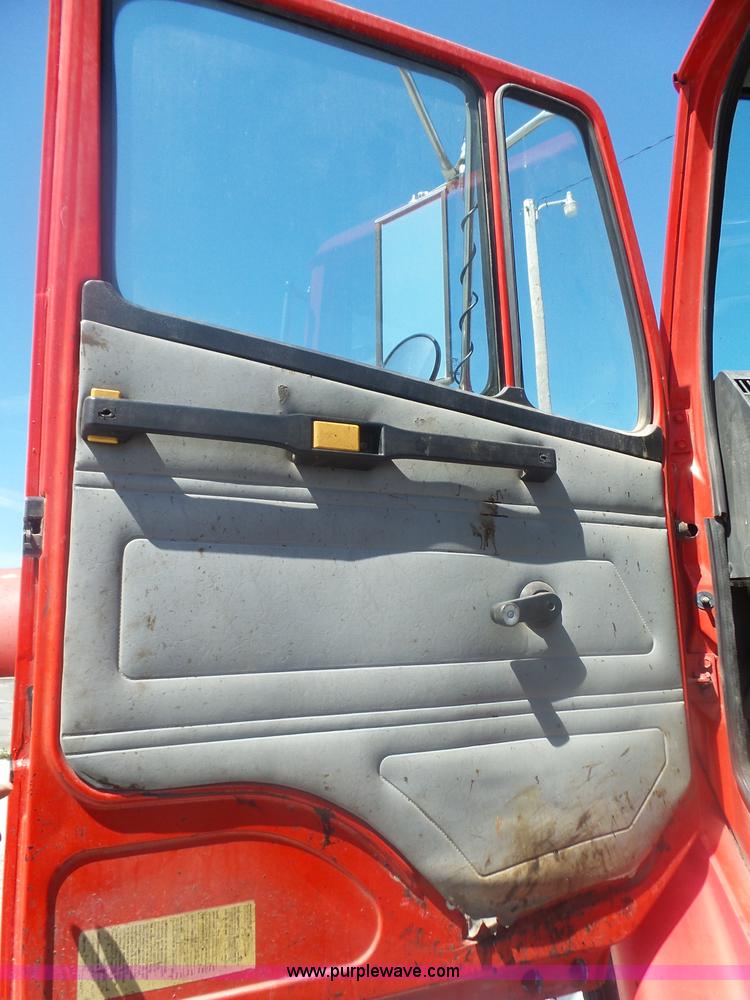 image for item L6332 1994 Freightliner FL70 oil distributor truck