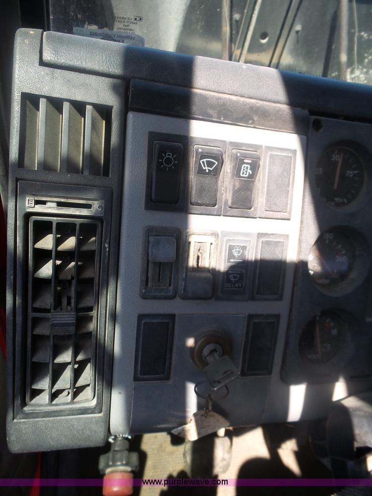 image for item L6332 1994 Freightliner FL70 oil distributor truck