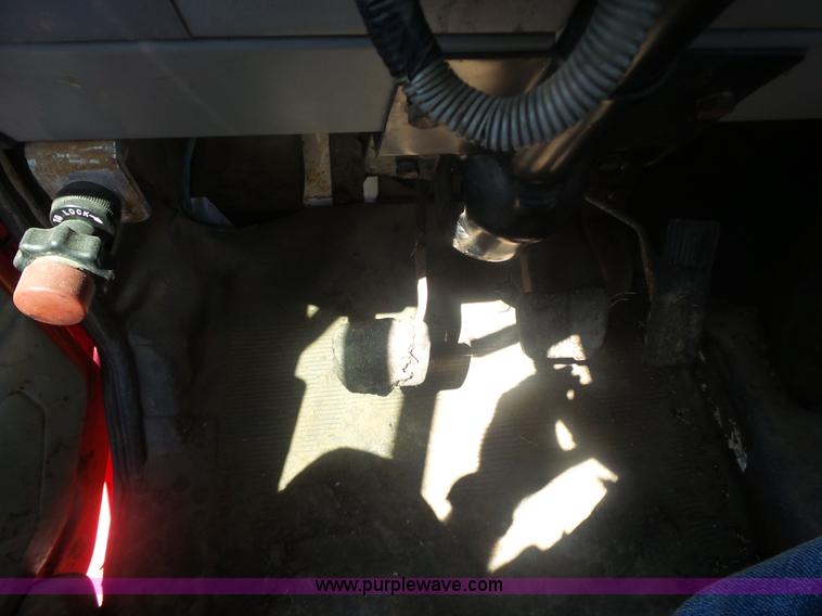 image for item L6332 1994 Freightliner FL70 oil distributor truck