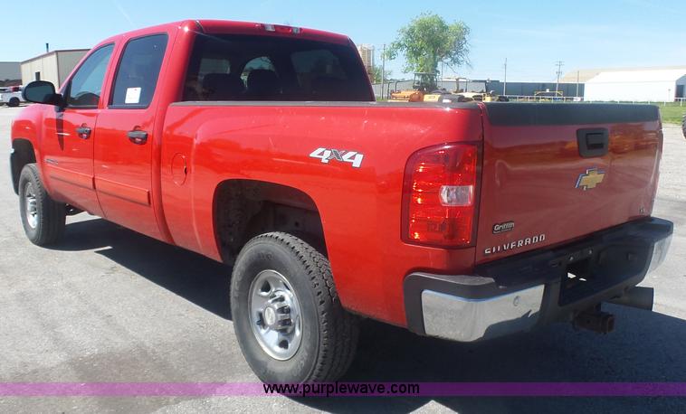 image for item L6333 2007 Chevrolet Silverado 2500HD Crew Cab pickup truck