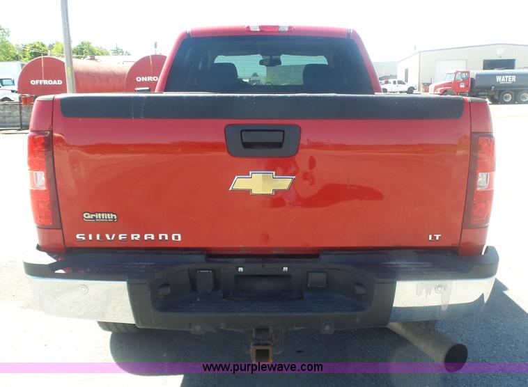 image for item L6333 2007 Chevrolet Silverado 2500HD Crew Cab pickup truck