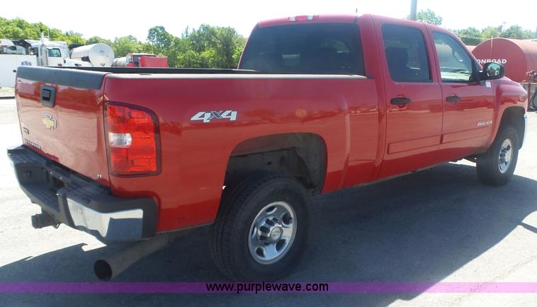 image for item L6333 2007 Chevrolet Silverado 2500HD Crew Cab pickup truck