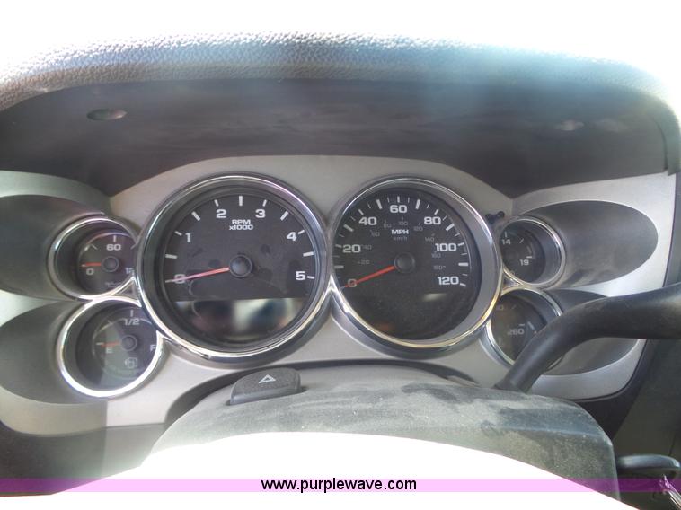 image for item L6333 2007 Chevrolet Silverado 2500HD Crew Cab pickup truck