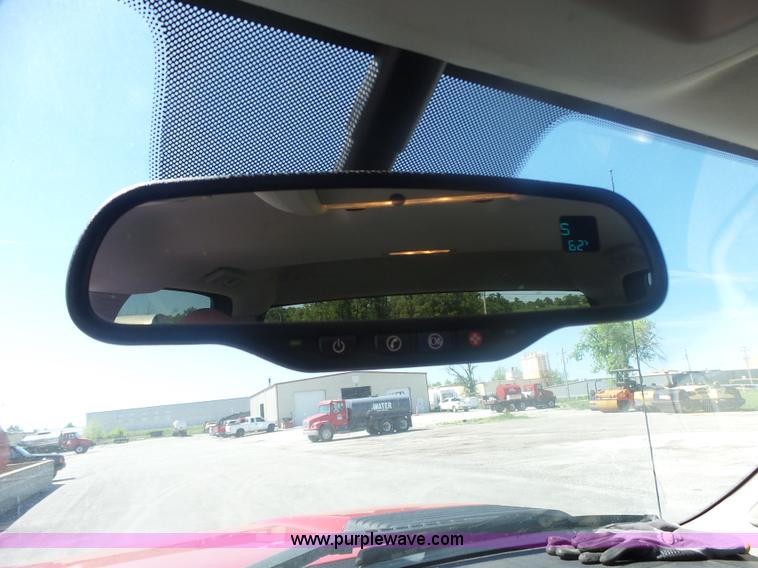 image for item L6333 2007 Chevrolet Silverado 2500HD Crew Cab pickup truck