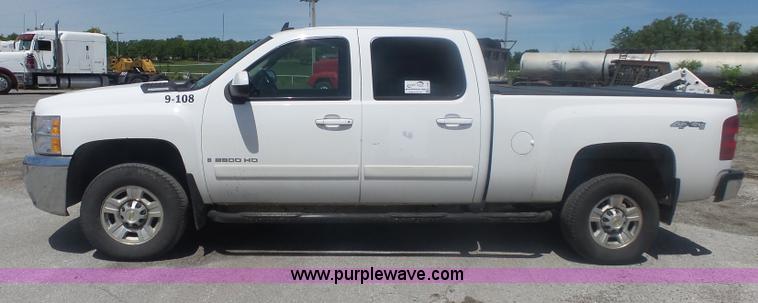 image for item L6335 2008 Chevrolet Silverado 2500HD Crew Cab pickup truck