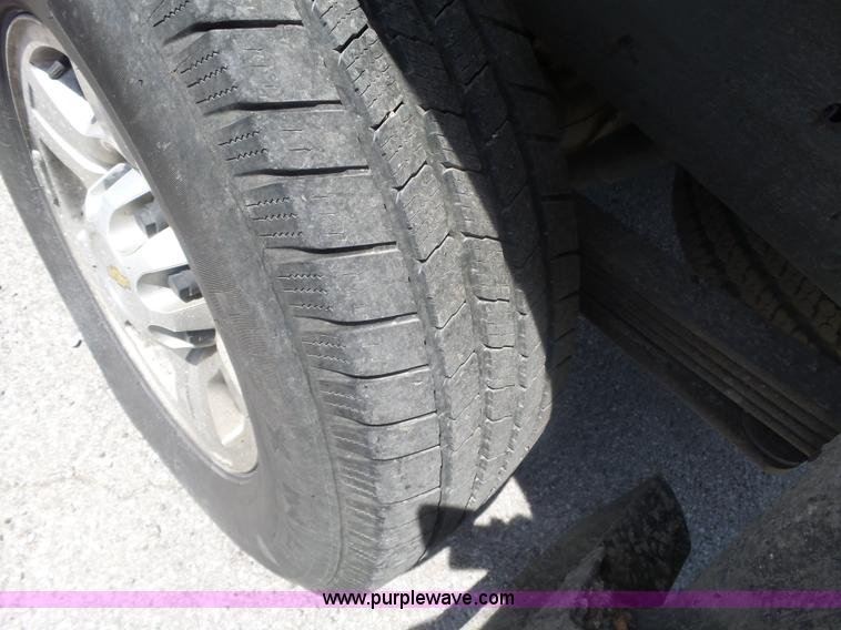 image for item L6335 2008 Chevrolet Silverado 2500HD Crew Cab pickup truck