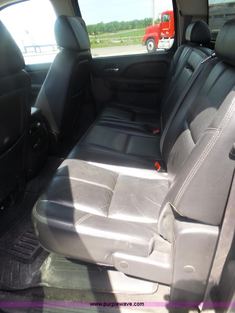 image for item L6335 2008 Chevrolet Silverado 2500HD Crew Cab pickup truck