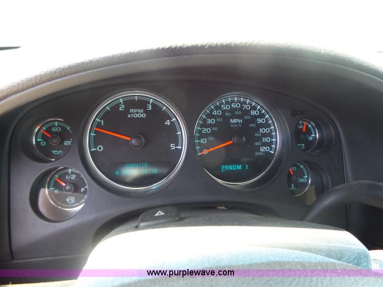 image for item L6335 2008 Chevrolet Silverado 2500HD Crew Cab pickup truck