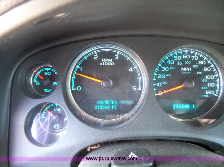 image for item L6335 2008 Chevrolet Silverado 2500HD Crew Cab pickup truck