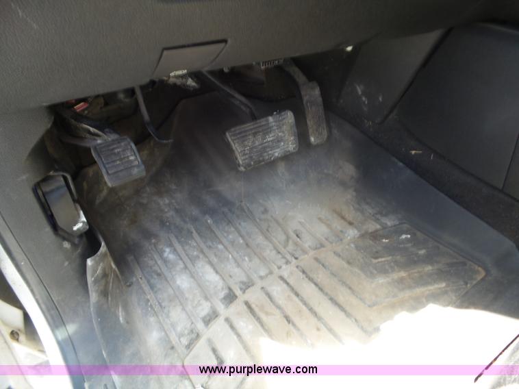 image for item L6335 2008 Chevrolet Silverado 2500HD Crew Cab pickup truck