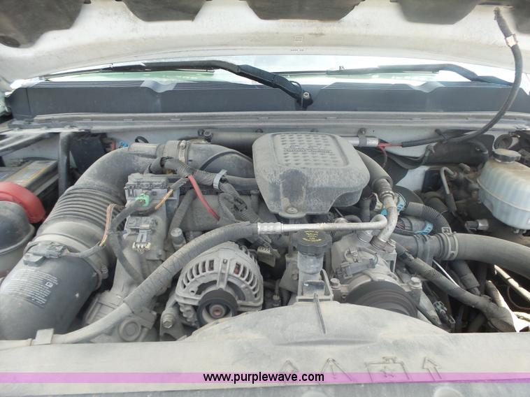 image for item L6335 2008 Chevrolet Silverado 2500HD Crew Cab pickup truck