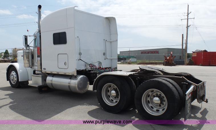 image for item L7023 2005 Peterbilt 379 semi truck