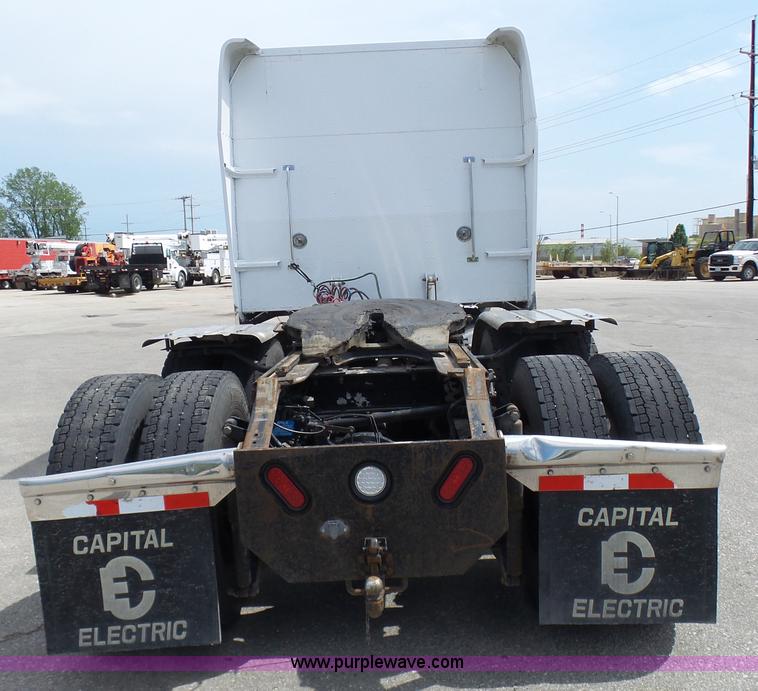 image for item L7023 2005 Peterbilt 379 semi truck