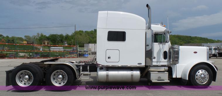 image for item L7023 2005 Peterbilt 379 semi truck
