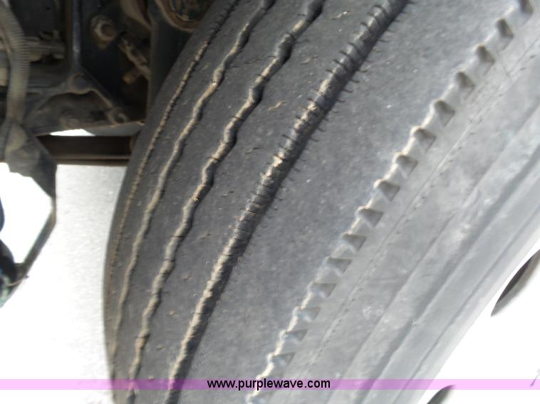 image for item L7023 2005 Peterbilt 379 semi truck