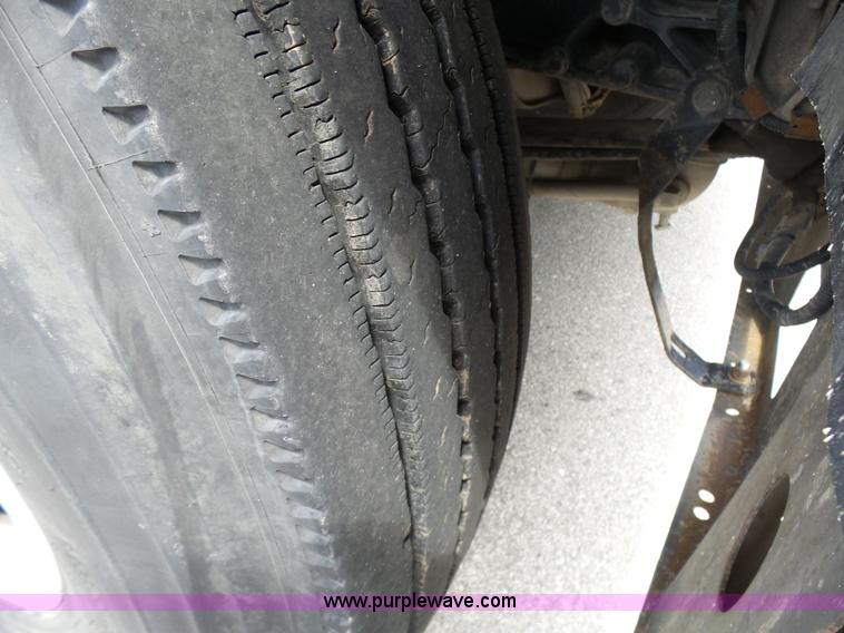 image for item L7023 2005 Peterbilt 379 semi truck