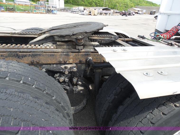 image for item L7023 2005 Peterbilt 379 semi truck