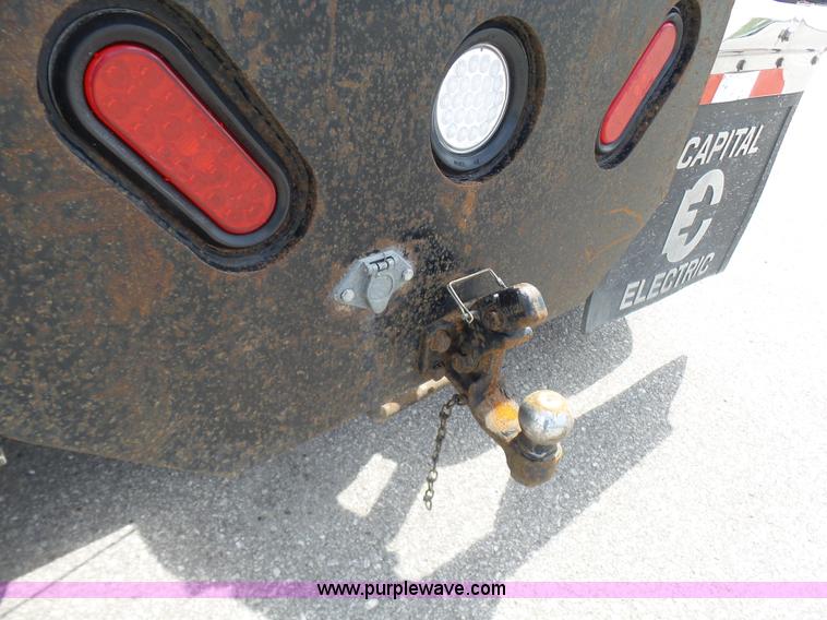 image for item L7023 2005 Peterbilt 379 semi truck