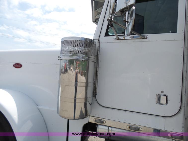 image for item L7023 2005 Peterbilt 379 semi truck