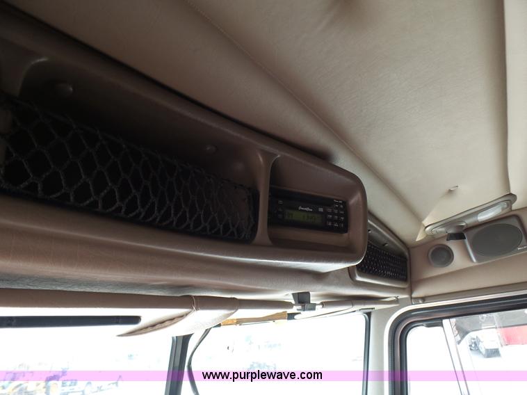 image for item L7023 2005 Peterbilt 379 semi truck