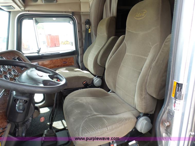 image for item L7023 2005 Peterbilt 379 semi truck