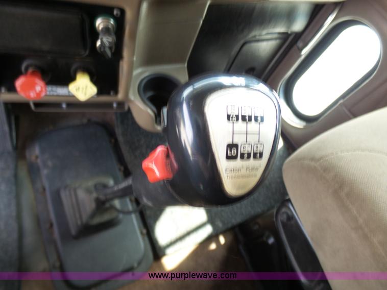 image for item L7023 2005 Peterbilt 379 semi truck