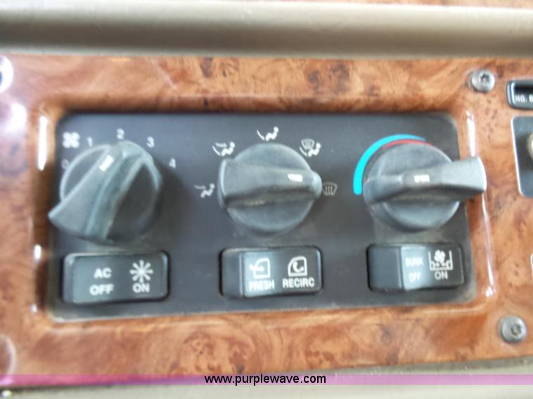 image for item L7023 2005 Peterbilt 379 semi truck