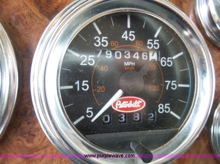 image for item L7023 2005 Peterbilt 379 semi truck