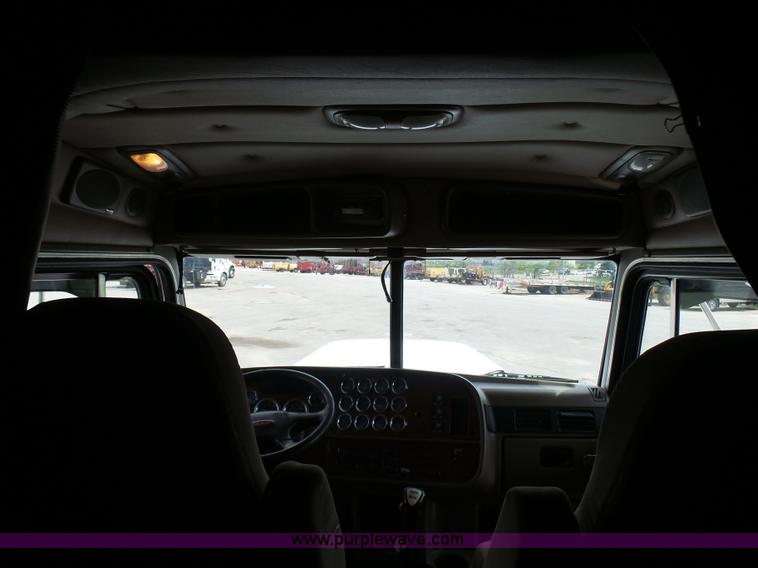 image for item L7023 2005 Peterbilt 379 semi truck