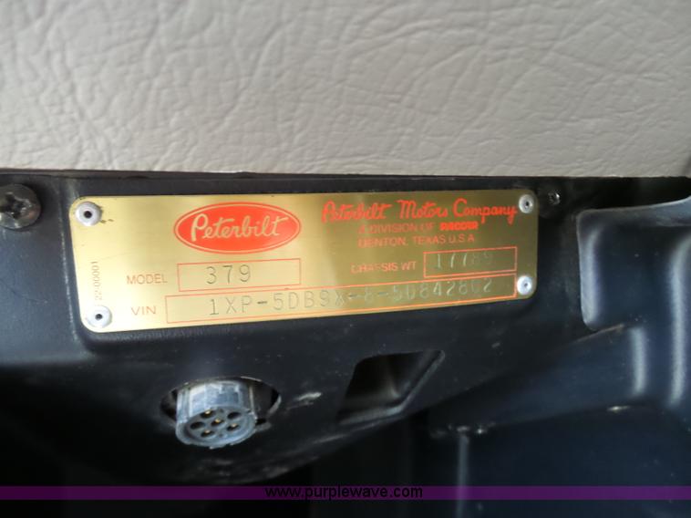 image for item L7023 2005 Peterbilt 379 semi truck