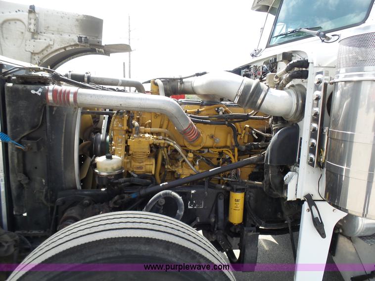 image for item L7023 2005 Peterbilt 379 semi truck