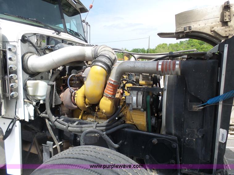 image for item L7023 2005 Peterbilt 379 semi truck