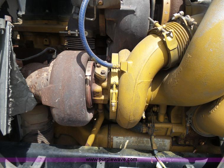 image for item L7023 2005 Peterbilt 379 semi truck