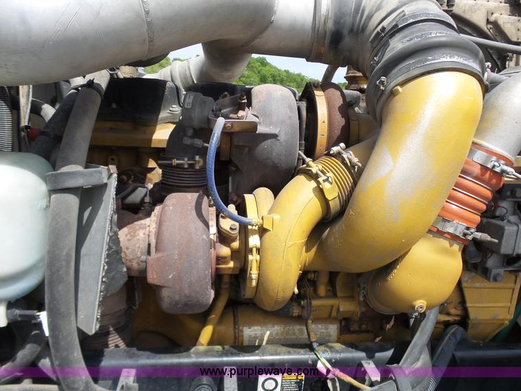 image for item L7023 2005 Peterbilt 379 semi truck