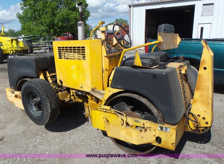 image for item L7232 Galion DU510086 vibratory double drum roller