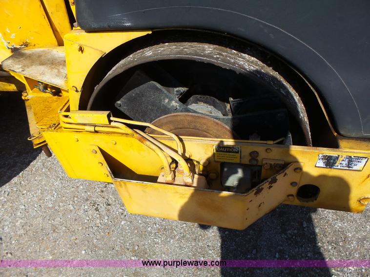 image for item L7232 Galion DU510086 vibratory double drum roller