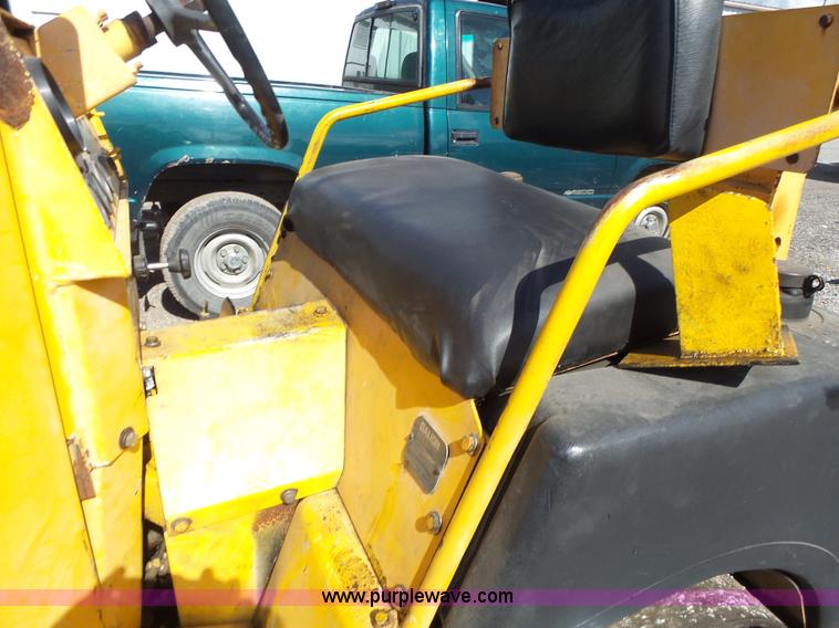 image for item L7232 Galion DU510086 vibratory double drum roller