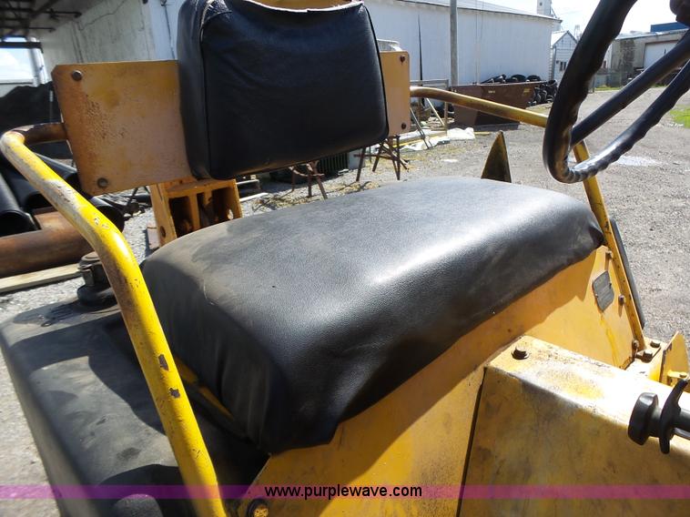 image for item L7232 Galion DU510086 vibratory double drum roller